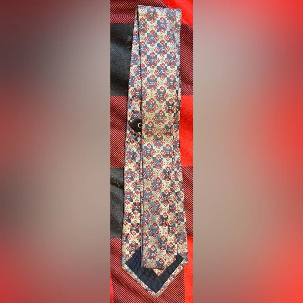 Chanel Neck Tie - Authentic and Like new! - Picture 4 of 8